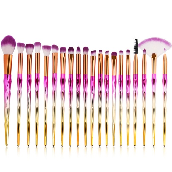 Other - NEW Korean! 20pcs Diamond Makeup Brushes Set